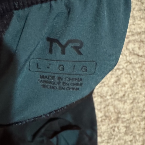 TYR Unbroken shorts - Picture 3 of 3